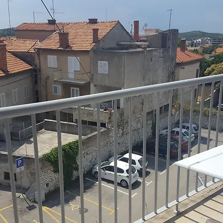 With Free Parking Apartment