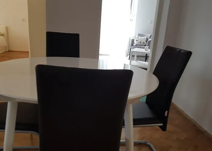 With Free Parking 시베니크